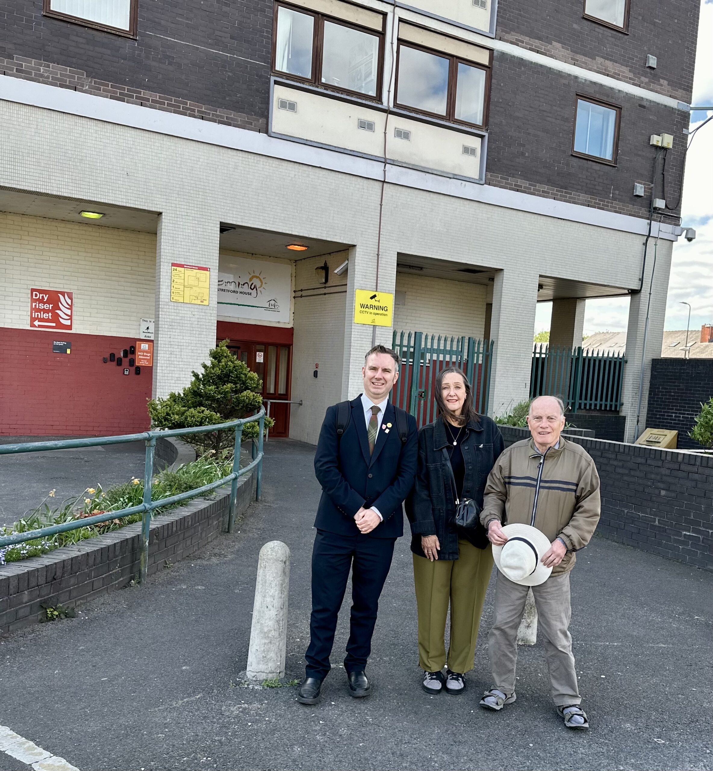 Tom on a ward walk with colleagues Jane Slater & Steve Adshead